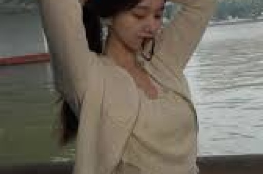 同居12年嫌体力不支与大49岁香港男友分手如今她回老家当网红
