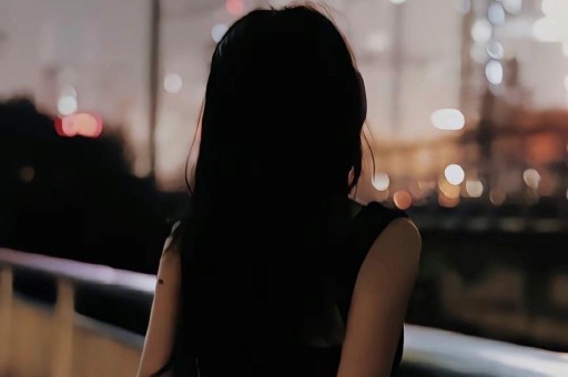 高迪自曝与大美的“网红恋曲”：酒店同房一幕、马赛克恋情与直播倦怠