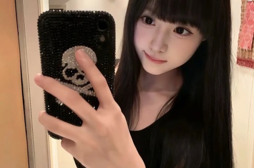 AI生成的千禧年女演员走红TikTok单条视频百万点赞；《纸手机》后又一部催泪AI短片火了 GC热门精选