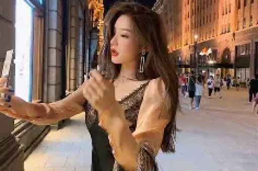 前LOL职业选手卢本伟33岁生日公开婚讯妻子是网红巴旦木公主