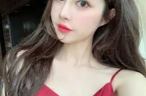 巴黎夜店唱歌偶遇王思聪身边四位女网红环绕不见正牌女友懒懒